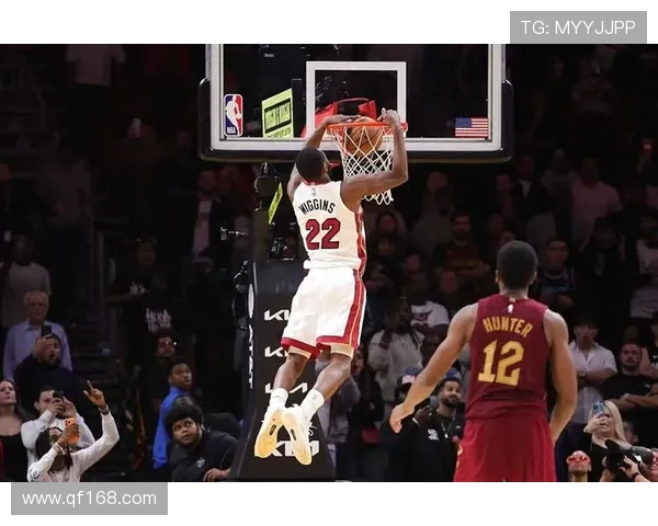 高效输出鲍威尔半场火力全开8投6中三分5中3砍下15分攻防俱佳