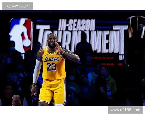 詹姆斯跳投连中突破双手暴扣,14中8轰22分7助攻统治比赛表现夜