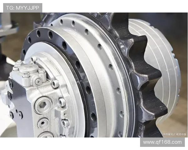 挖掘机底盘驱动轮螺栓扭